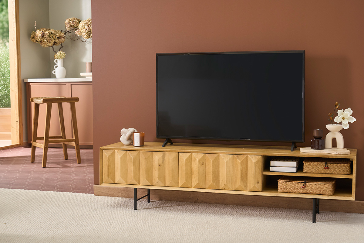 Mueble TV de madera clara de mango macizo con grabado 160 cm AGRA