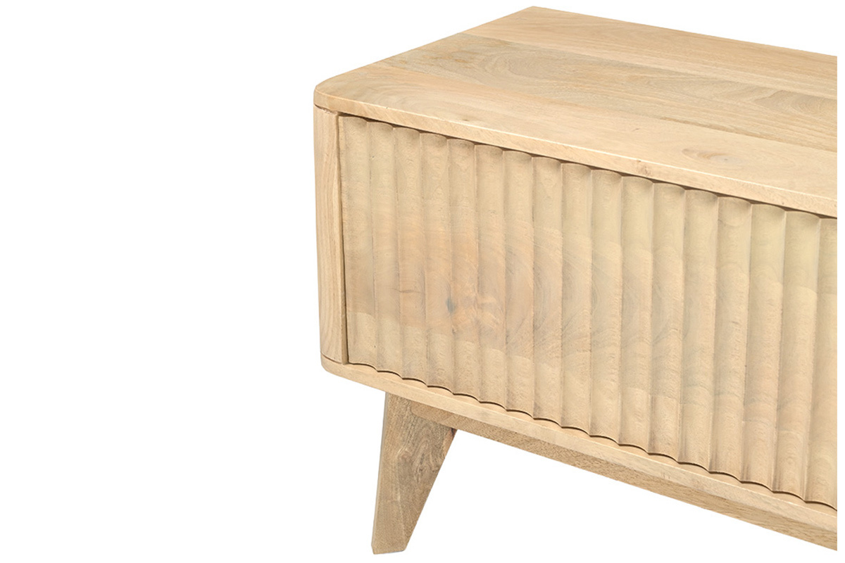 Mueble TV ALDA en madera clara de mango maciza con puerta corredera, vista lateral.