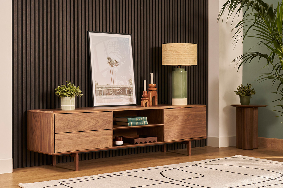 Mueble TV de nogal con almacenaje 180 cm SUVA