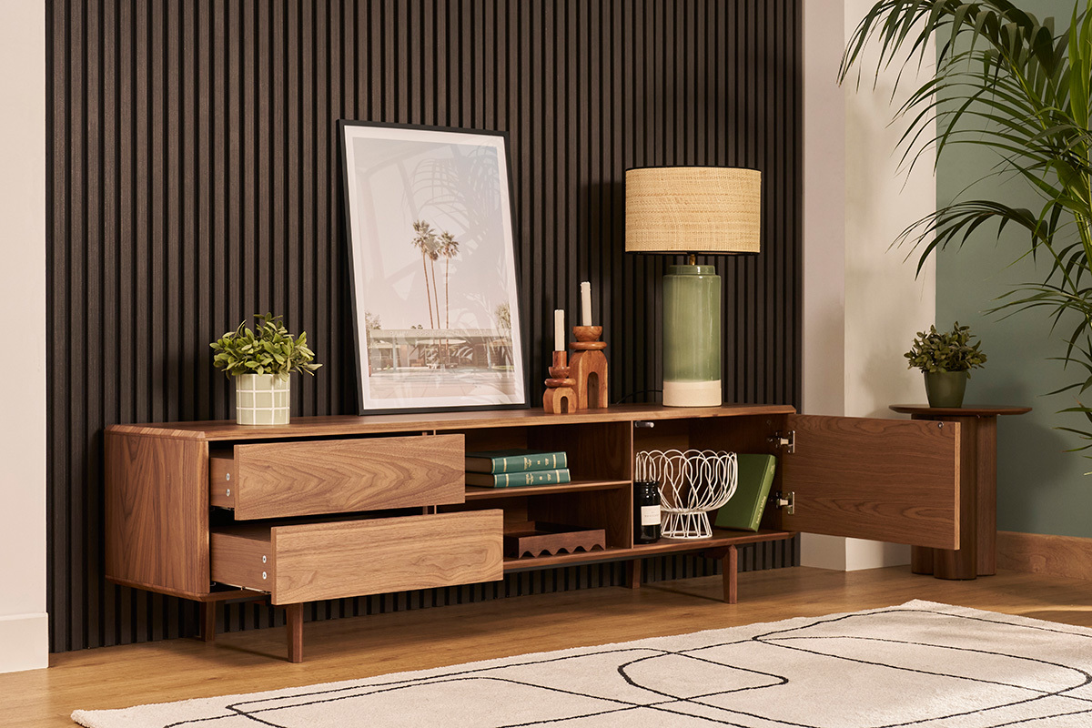 Mueble TV de nogal con almacenaje 180 cm SUVA