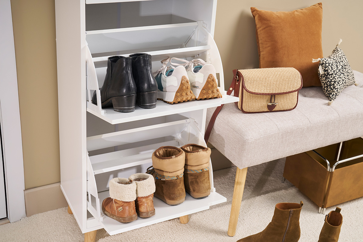 Mueble para zapatos MITRAA blanco con zapatos, vista ampliada.