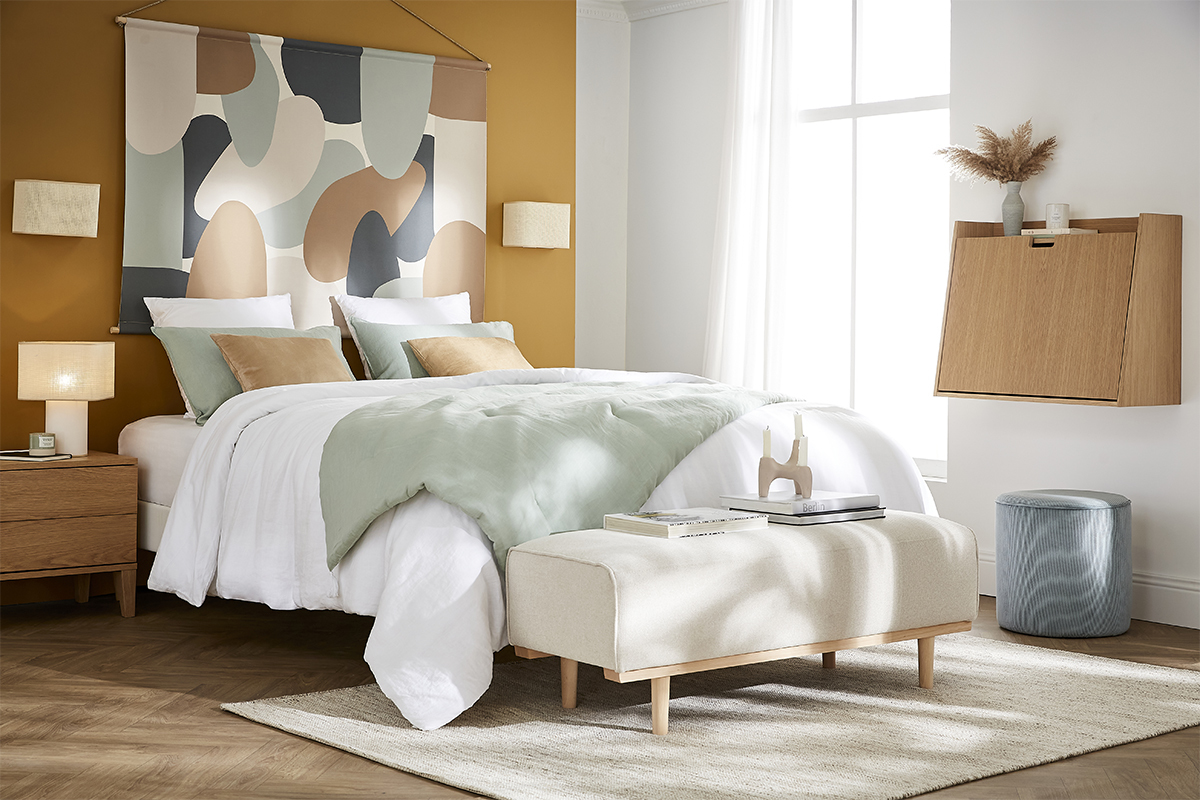 Pie de cama de tela beige y madera de haya maciza 124 cm MORRIS
