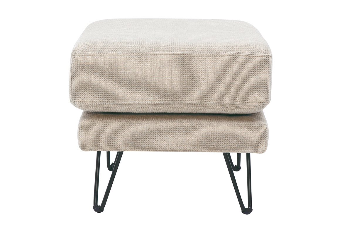 Puf reposapi�s de tela de chenilla beige con patas de metal, vista de perfil.