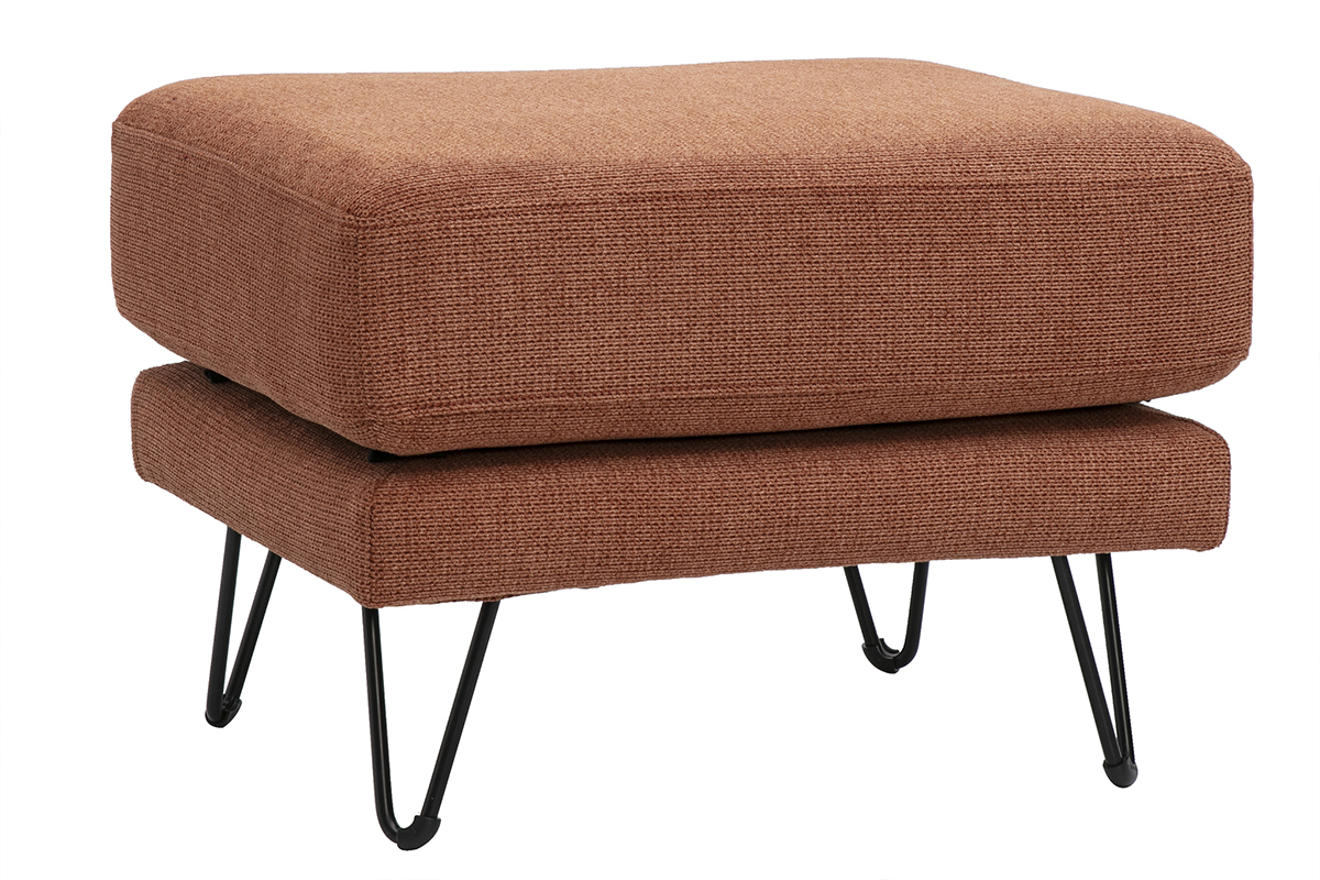 Puf reposapi�s de tela chenilla color tierra quemada, vista en tres cuartos, con patas de metal negro.