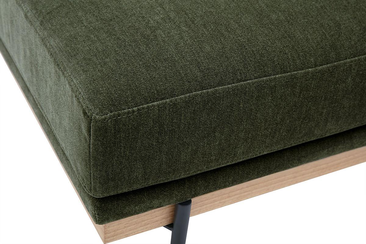 Puf reposapi�s de tela con efecto terciopelo verde caqui con base de madera, vista cercana