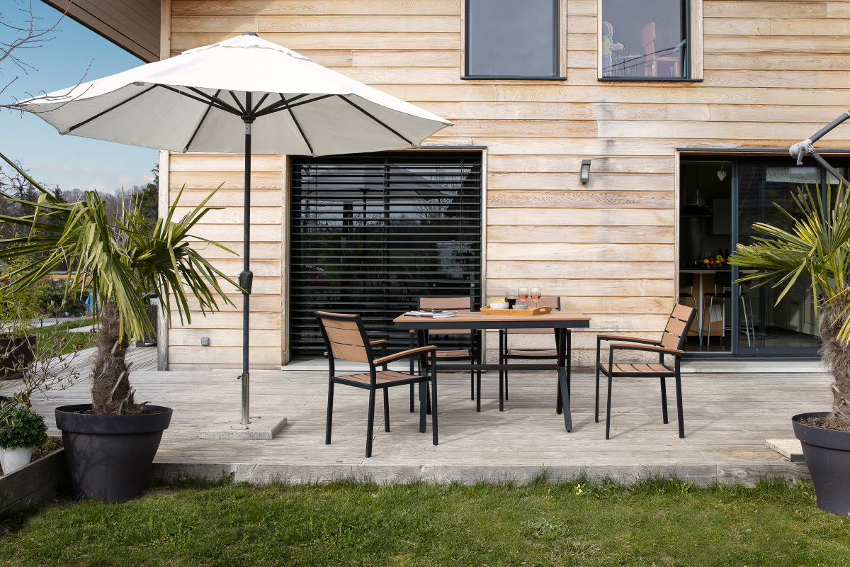 Saln de jardn con mesa y 4 sillas blanco y gris VIAGGIO