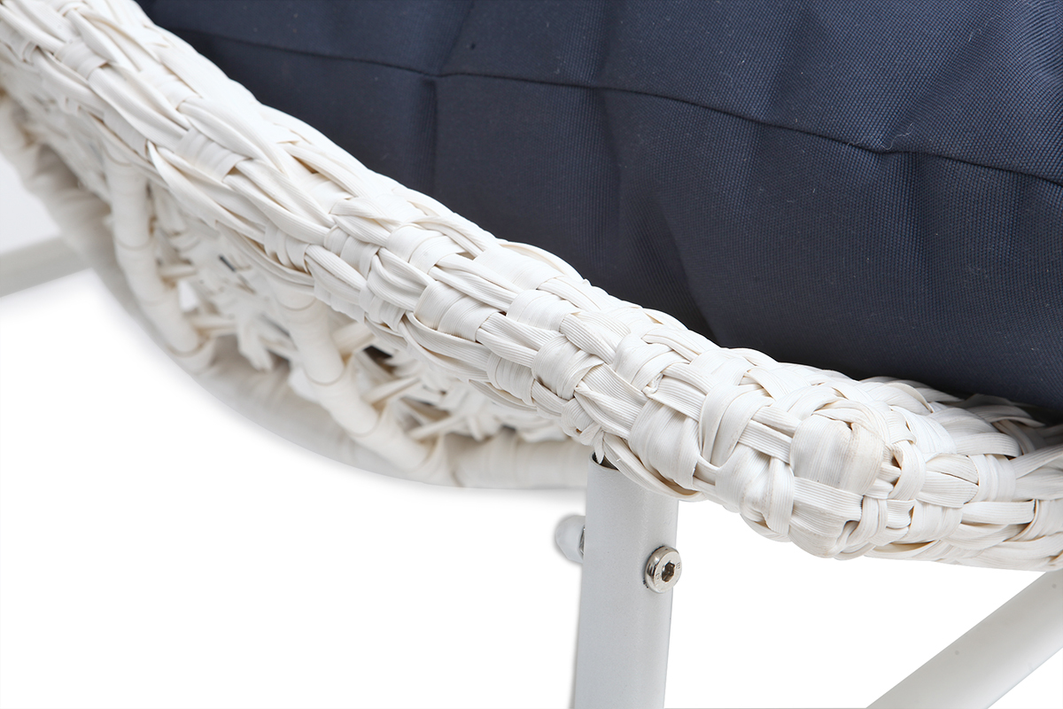 Saln de jardn en resina trenzada azul oscuro y blanco con mesa de centro COMFY