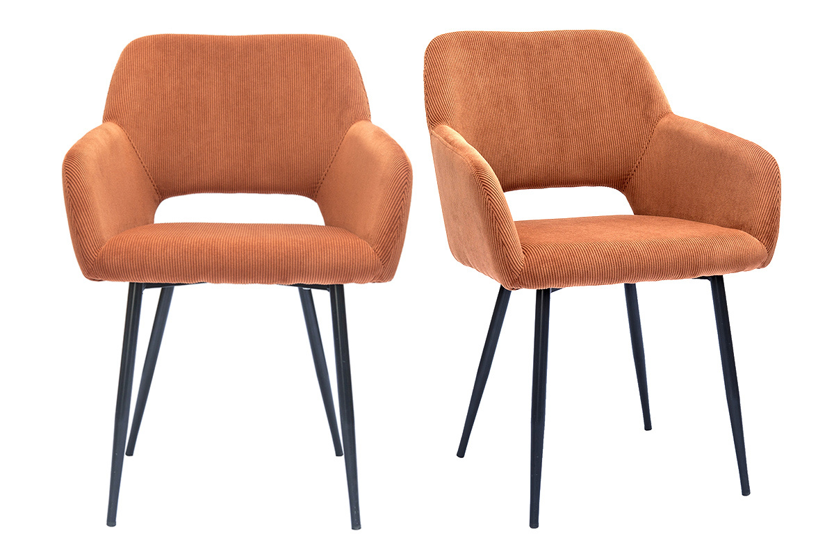 Dos sillas de pana en color tierra quemada con patas de metal negro, vista frontal.