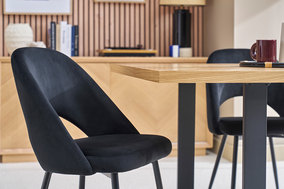 Set de 2 sillas de terciopelo negro con patas de metal COSETTE