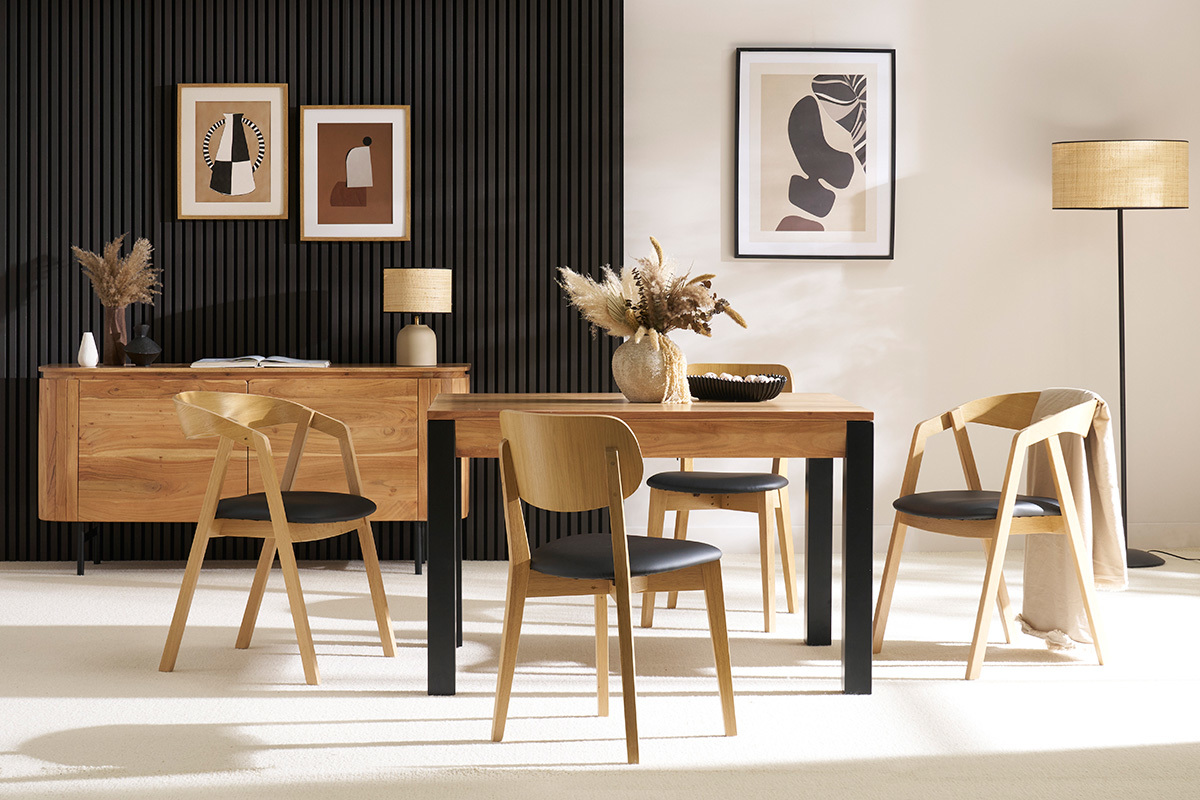 Set de 2 sillas nrdicas apilables de madera clara de roble macizo y asiento negro LOVA