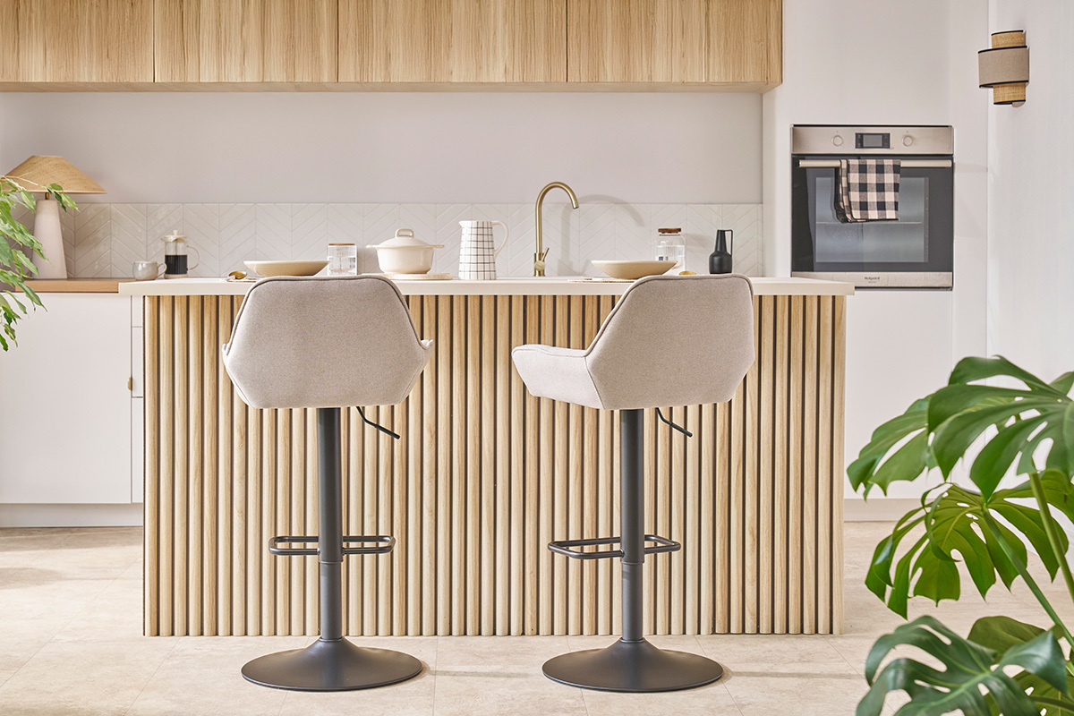 Set de 2 taburetes de cocina ajustable de tela beige y metal negro RONNIE