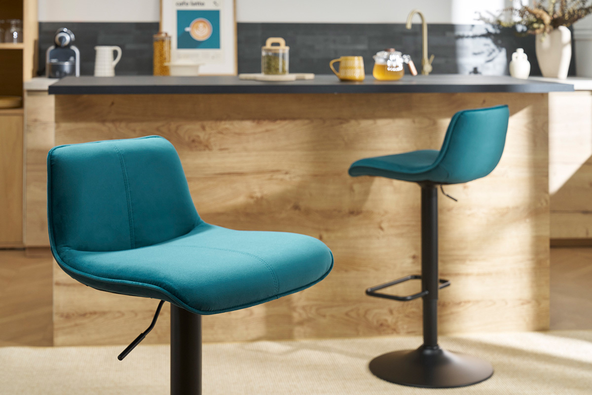 Set de 2 taburetes de cocina ajustables 360� de terciopelo azul petr�leo y metal negro BOOST