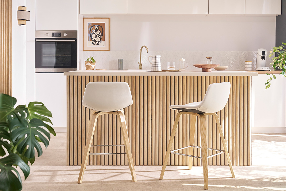 Set de 2taburetes de cocina de diseo blanco con madera clara 65cm NONIE