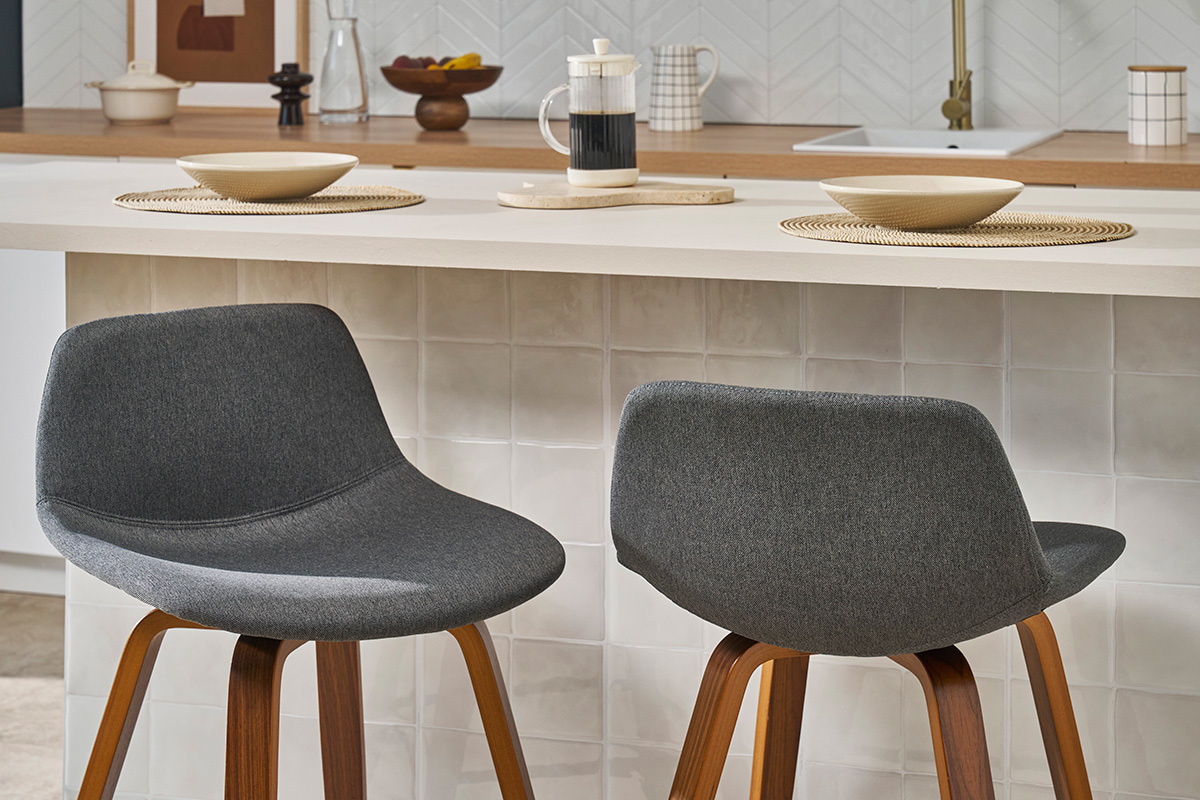 Set de 2taburetes de cocina de diseo gris oscuro y nogal NONIE