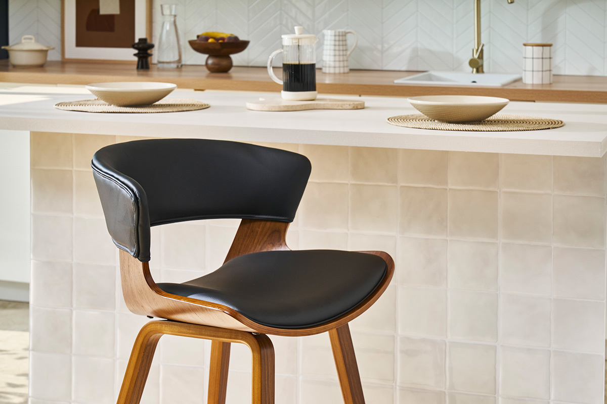 Set de 2 taburetes de cocina de diseo negro con madera oscura 65 cm SYRAH