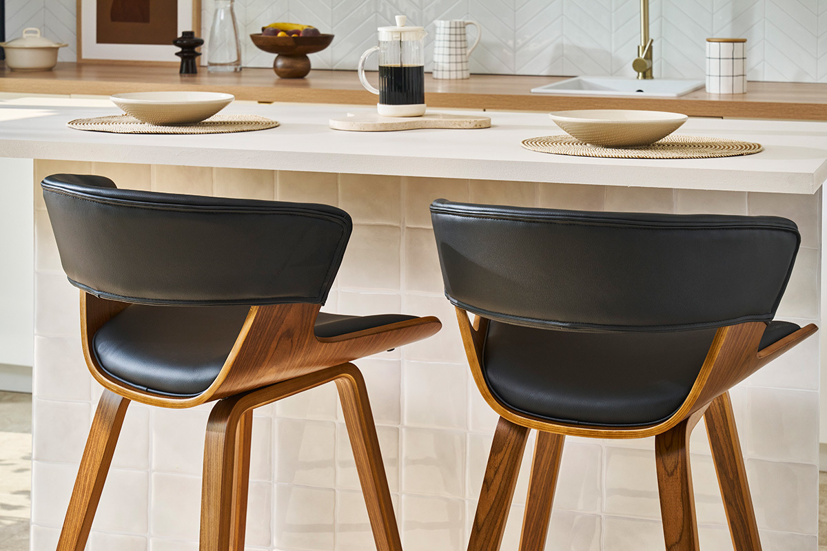 Set de 2 taburetes de cocina de diseo negro con madera oscura 65 cm SYRAH