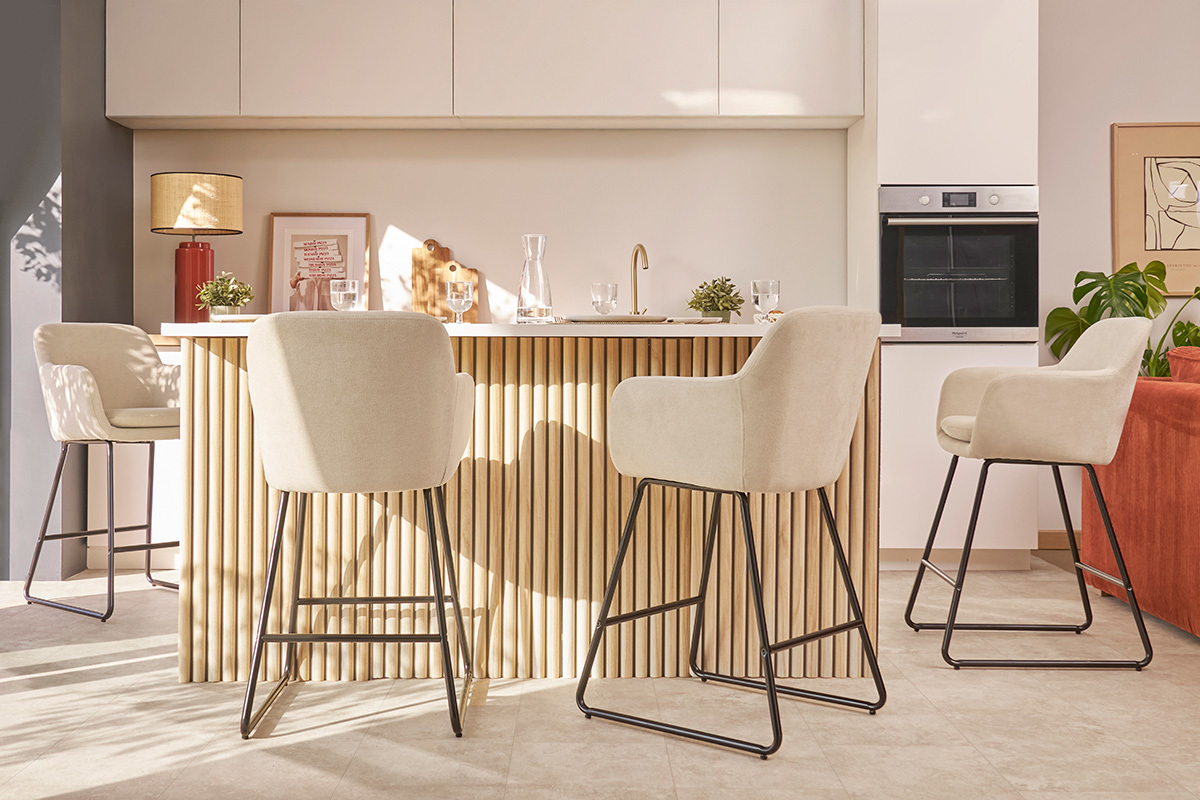 Set de 2 taburetes de cocina de tejido efecto aterciopelado beige de 65 cm AMIKA