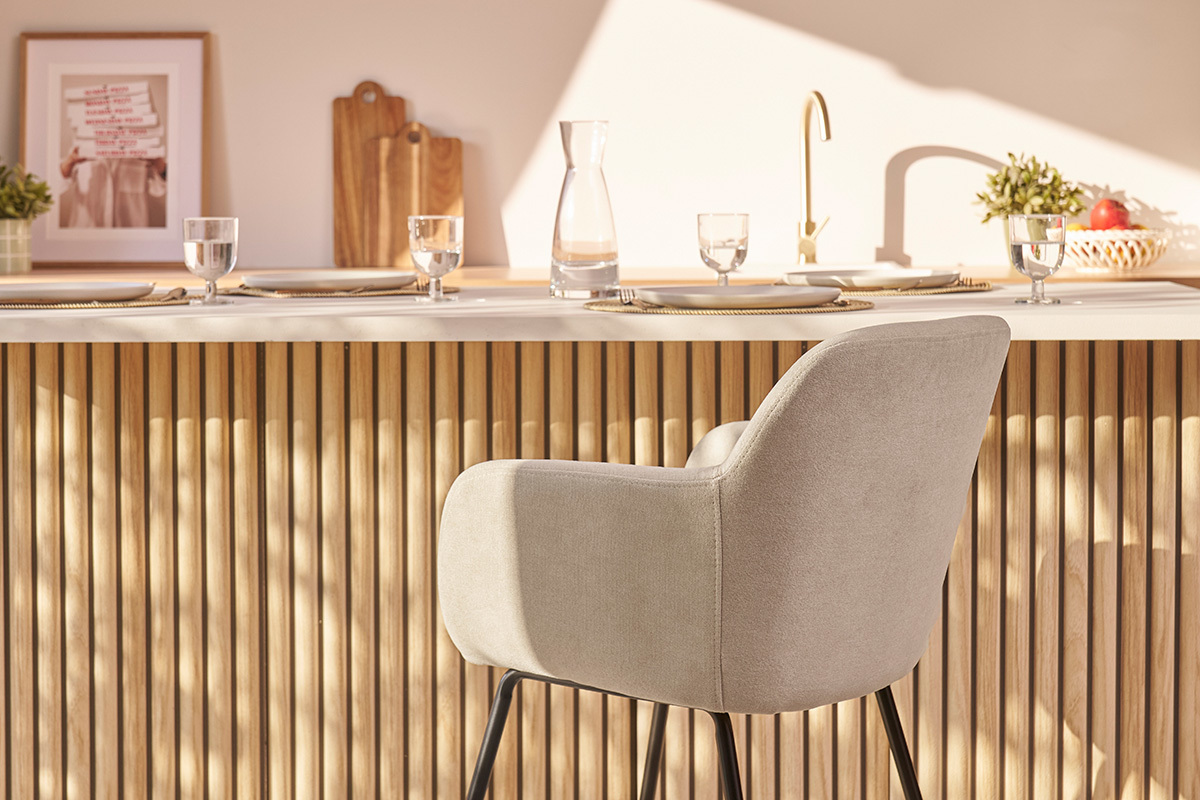 Set de 2 taburetes de cocina de tejido efecto aterciopelado beige de 65 cm AMIKA