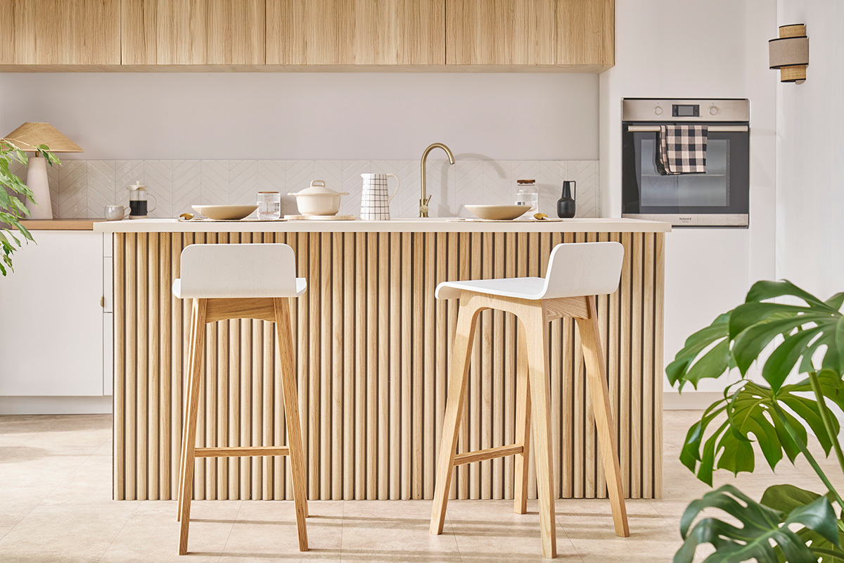 Set de 2 taburetes de cocina nrdicos blancos y madera clara 75cm BALTIK