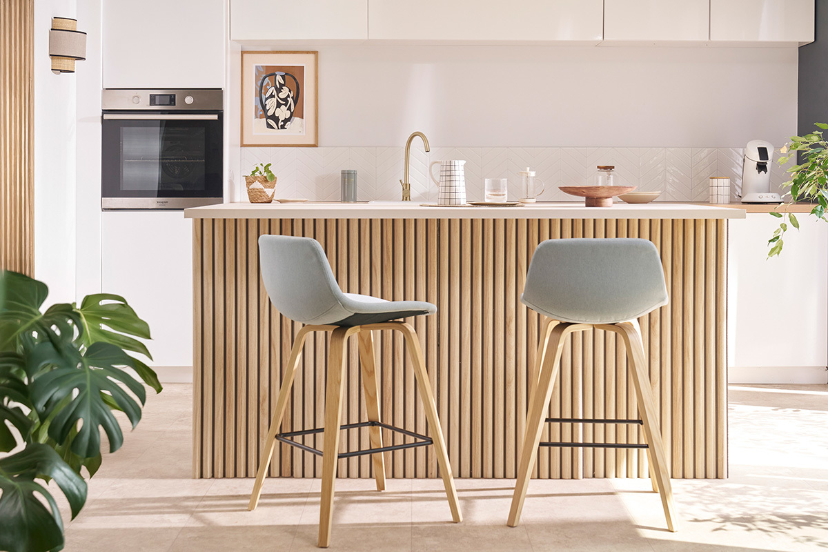 Set de 2 taburetes de cocina nrdicos gris claro y madera 65cm NONIE