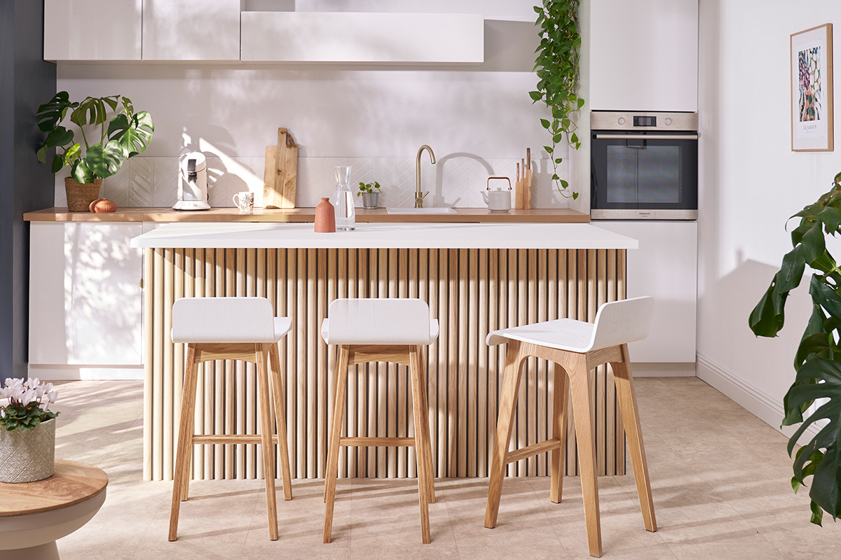 Set de 2 taburetes de cocina nrdicos madera clara y blanco 65cm BALTIK
