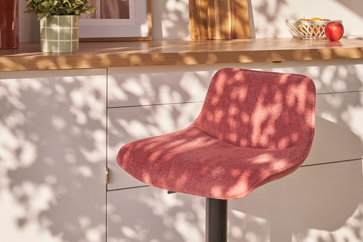 Set de 2 taburetes de cocina regulables y giratorios 360� de tejido efecto aterciopelado terracota y metal negro BOOST