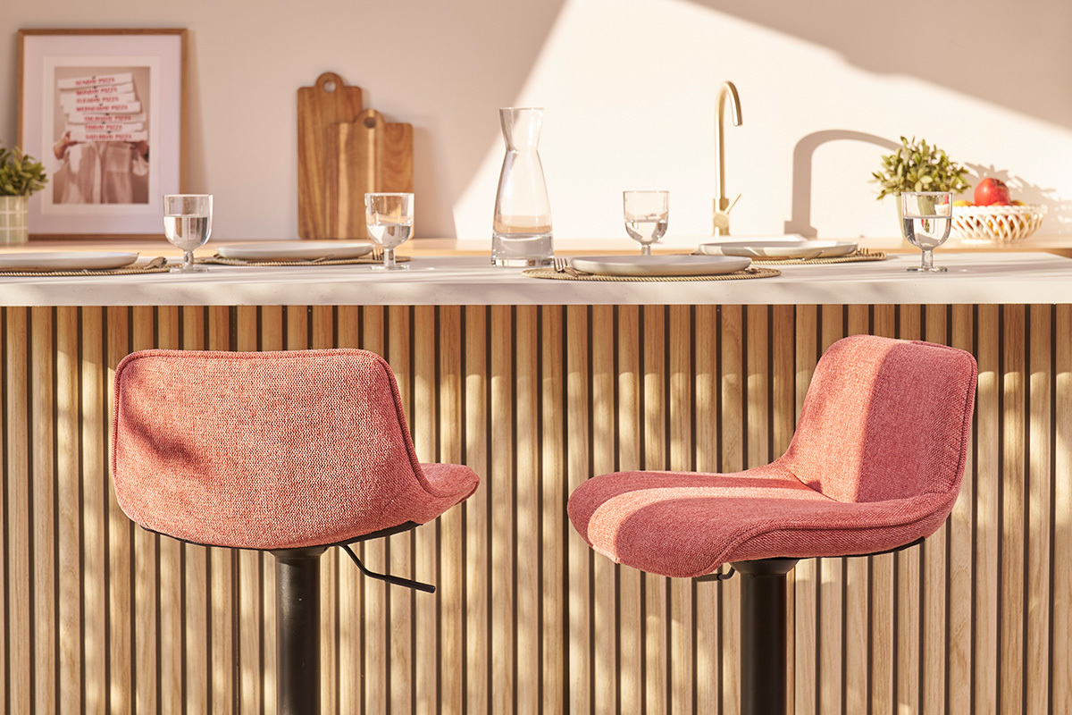 Set de 2 taburetes de cocina regulables y giratorios 360� de tejido efecto aterciopelado terracota y metal negro BOOST