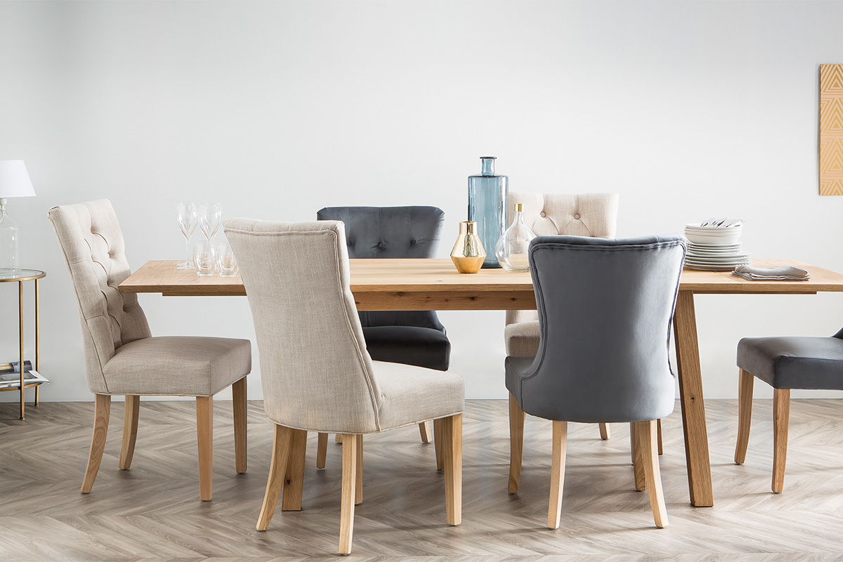 Silla cl�sica terciopelo azul oscuro patas madera clara GUSTAVE