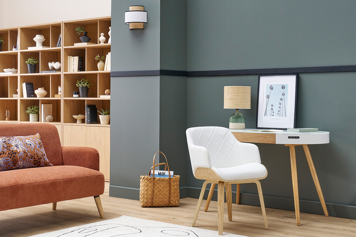 Silla de diseo blanca y de madera clara LUCIEN
