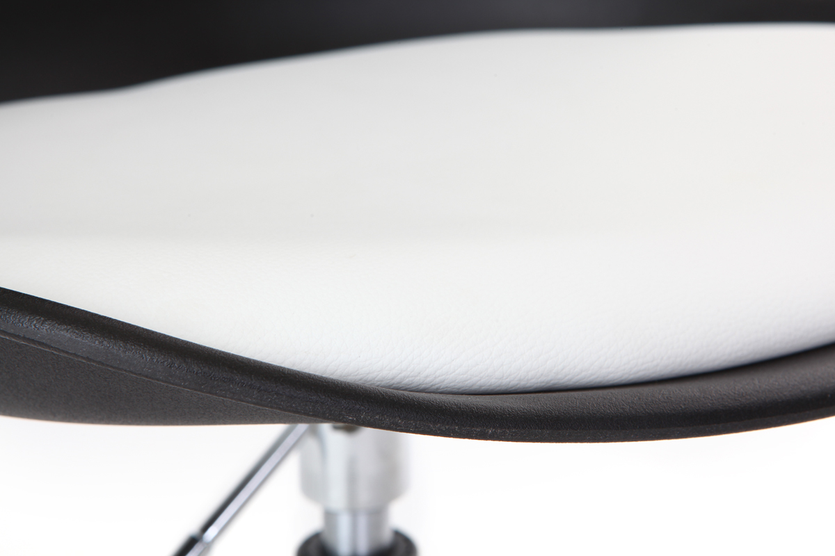 Silla de dise�o con ruedas negro NEW STEEVY