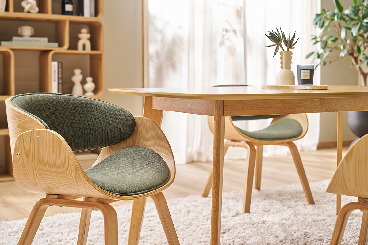 Silla de diseo en tela verde caqui y madera clara BENT