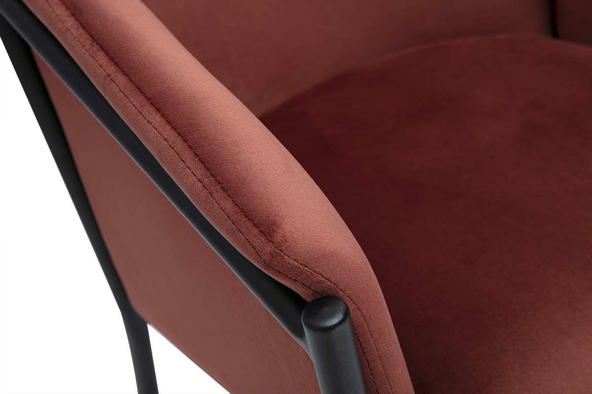 Silla de diseo en terciopelo rojo tomette y metal negro BRIANE
