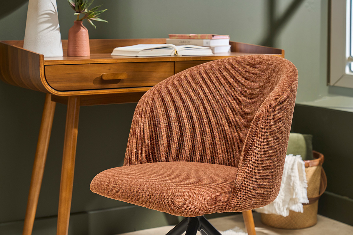 Silla de dise�o giratoria 360� de terciopelo texturizado color terracota y metal negro VANITY
