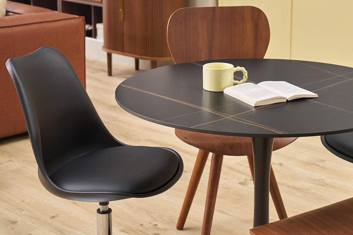 Silla de dise�o giratoria negra y metal cromado STEEVY V2