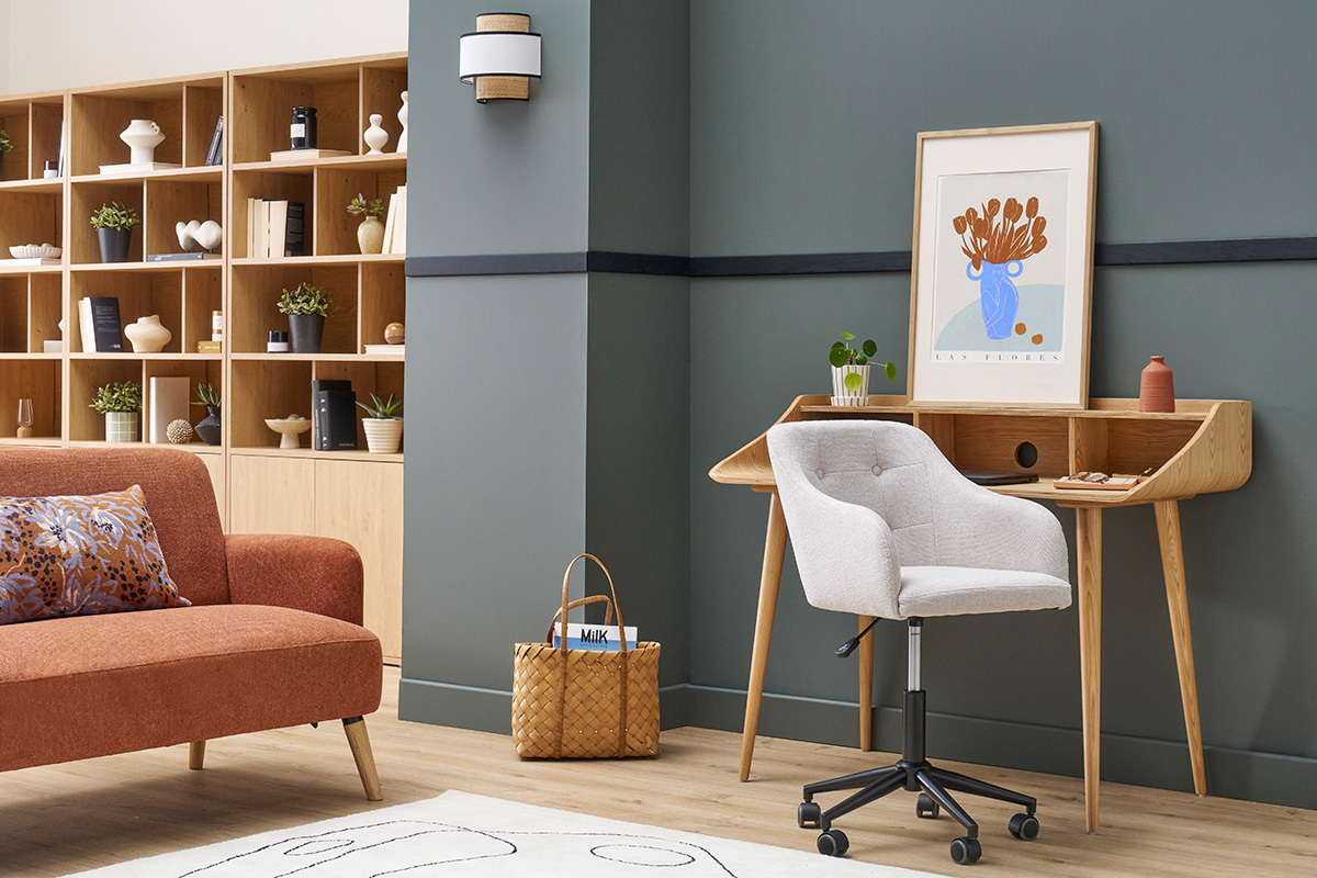 Silla de oficina acolchada con ruedas de tela de terciopelo texturizado beige y metal negro BALTIK