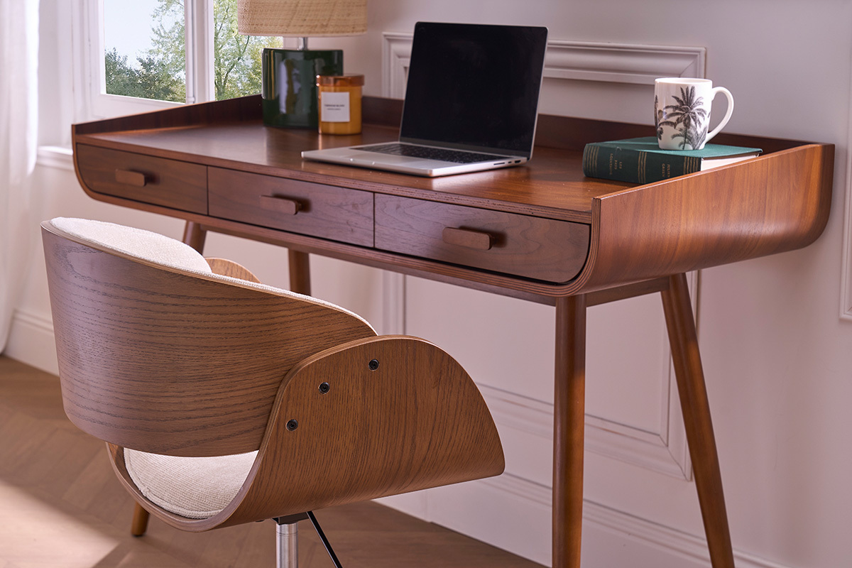 Silla de oficina con ruedas de diseo en madera oscura y tela de terciopelo beige BENT