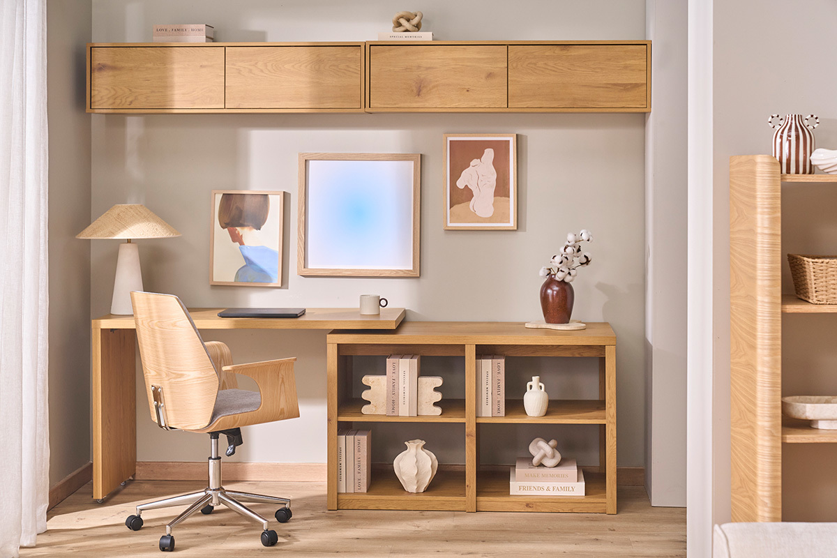 Silla de oficina con ruedas de dise�o en tejido efecto terciopelo texturizado gris, madera clara y acero cromado RUFIN