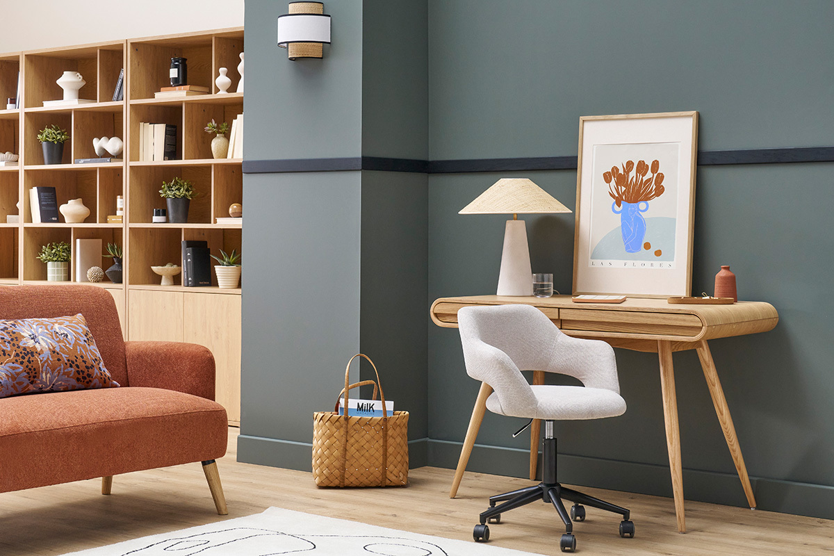 Silla de oficina con ruedas de diseo en tela de terciopelo beige y metal negro JESSY