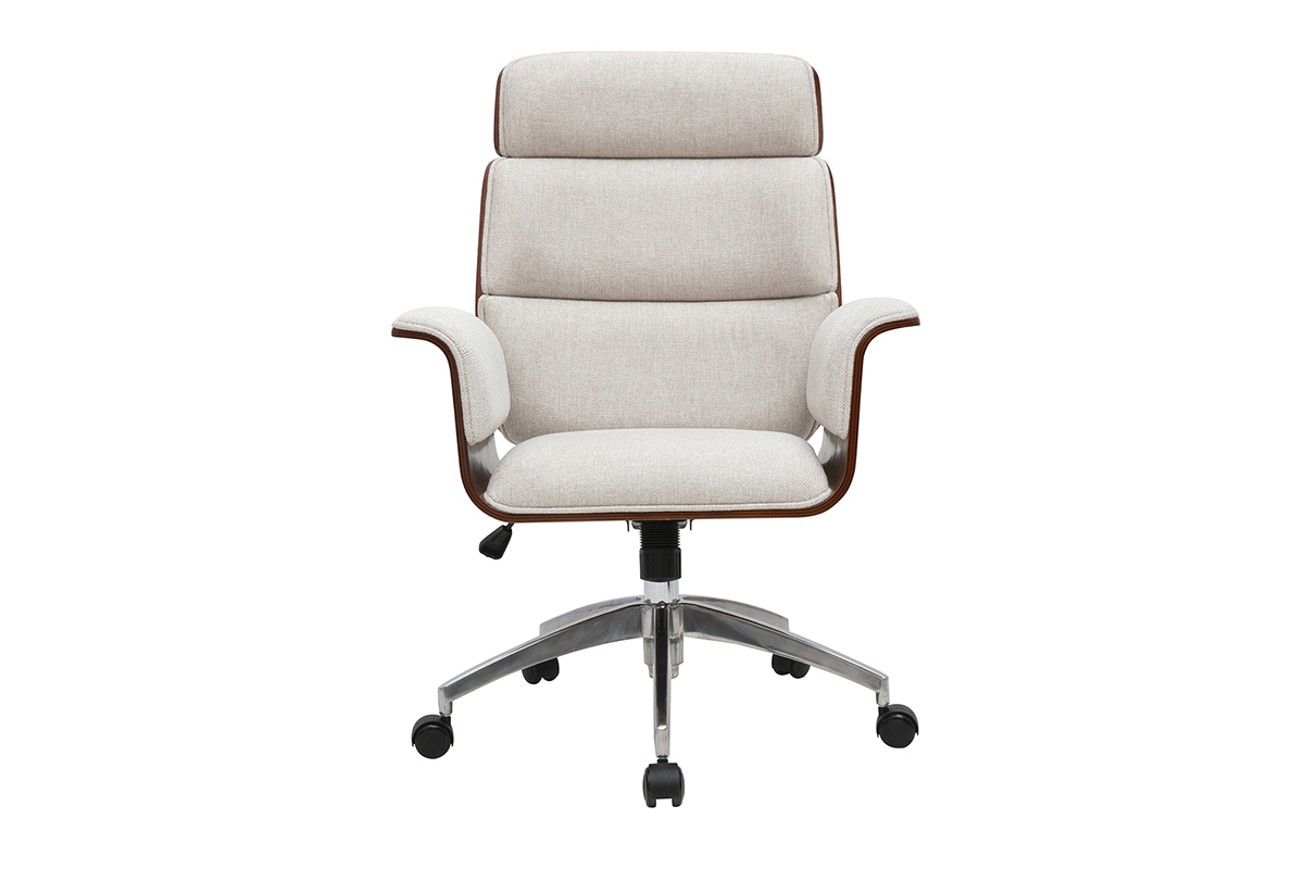 Silla de oficina beige de terciopelo con ruedas y brazos curvados, vista frontal.