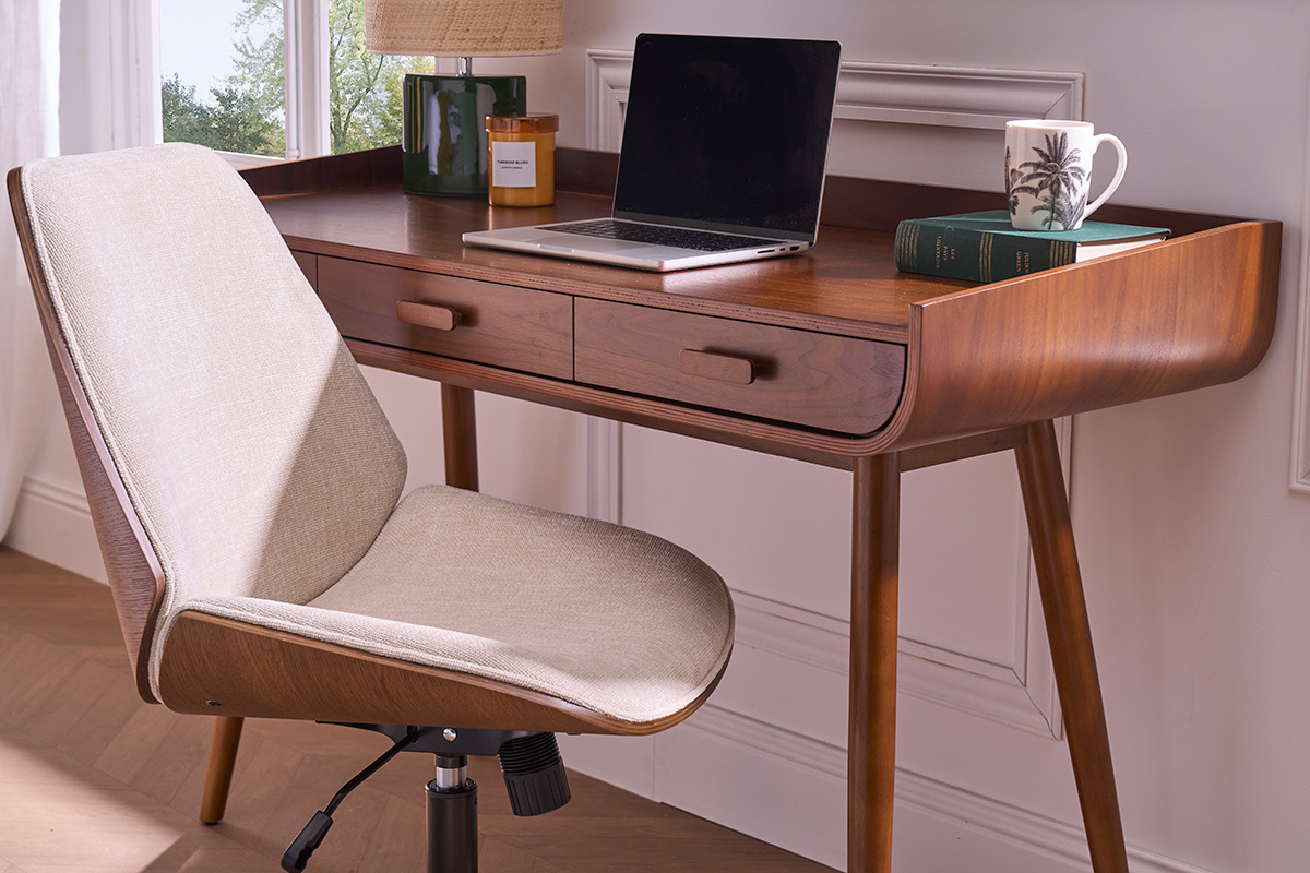 Silla de oficina con ruedas de madera y tela de terciopelo texturizado beige DOUGLAS