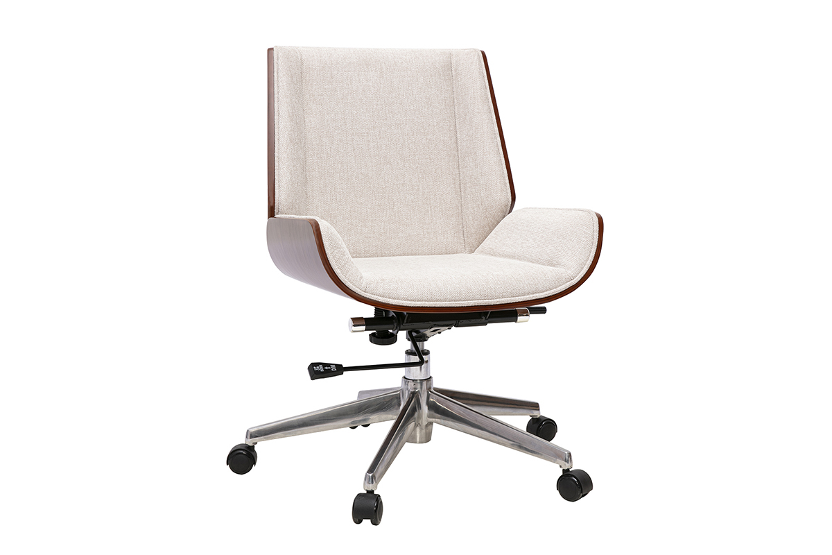 Silla de oficina de tela beige con brazos de madera y patas de acero, vista de 3/4.