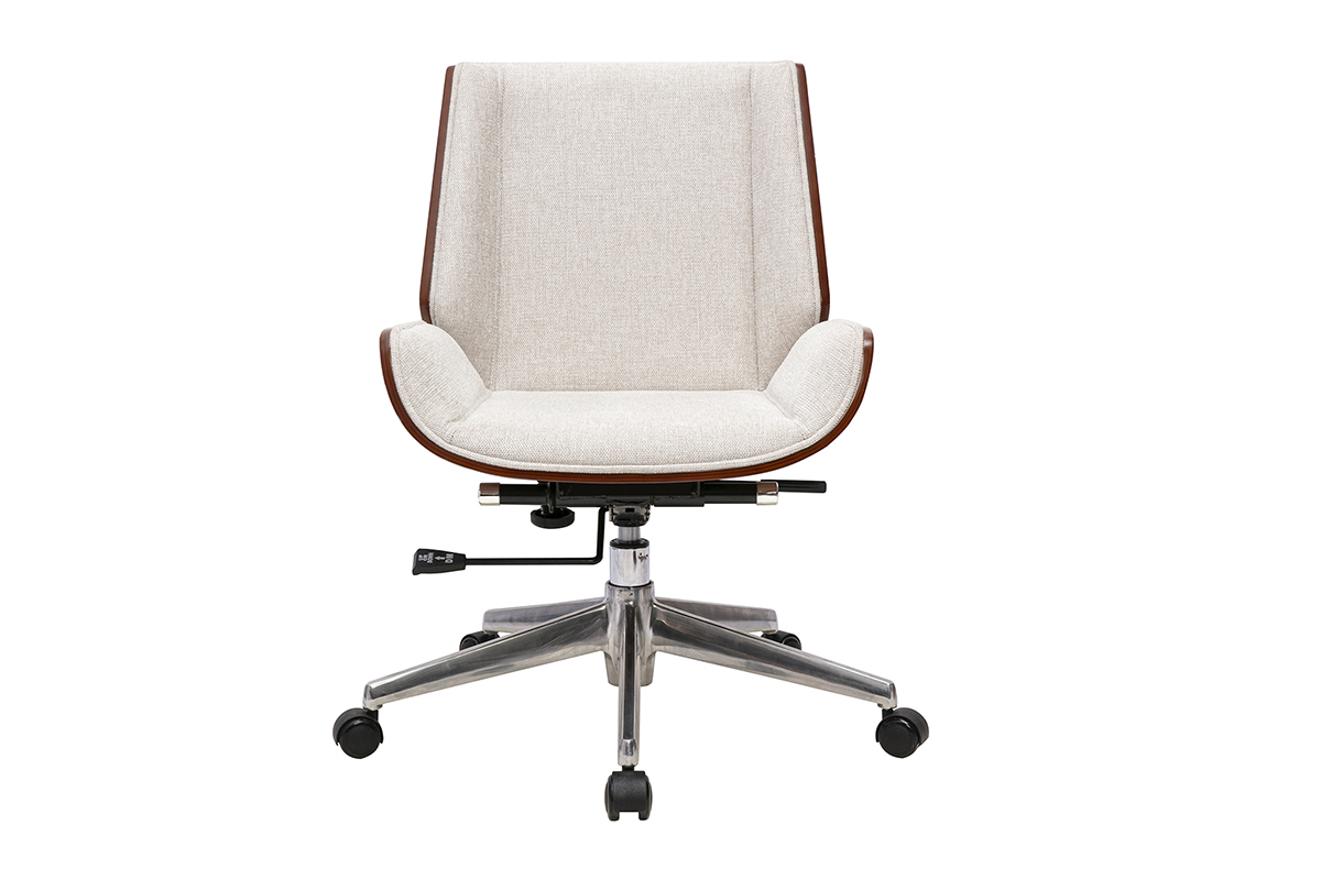 Silla de oficina con ruedas beige vista de frente, tela efecto terciopelo, madera oscura, base en forma de estrella.