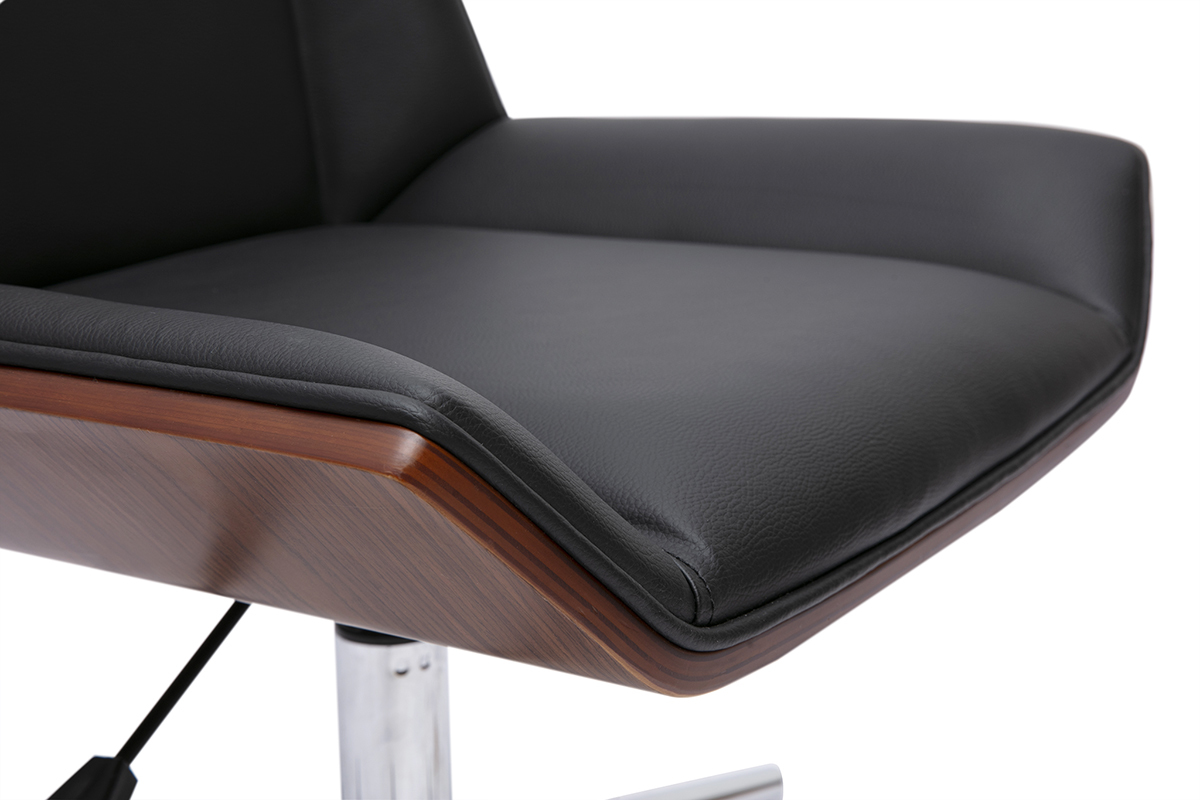 Zoom en el asiento de poliuretano negro de la silla de oficina MELKIOR con madera oscura y acero cromado.