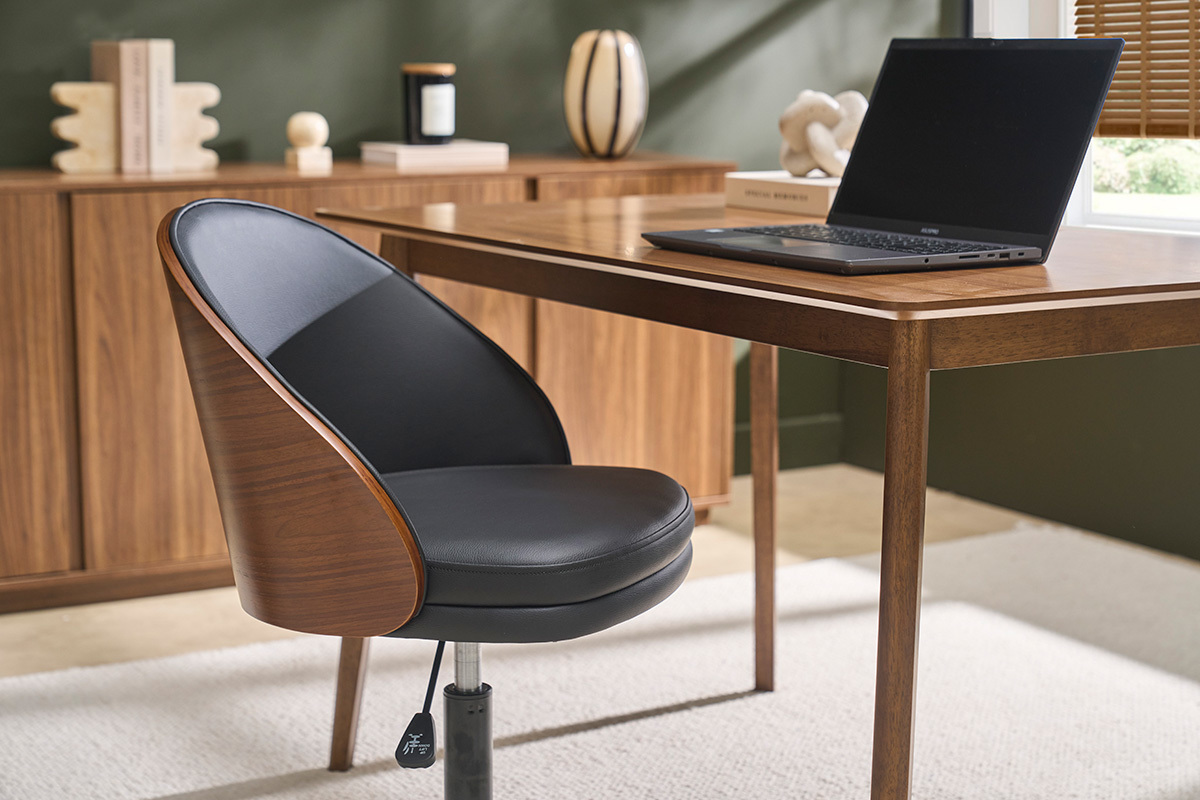 Silla de oficina con ruedas negra, madera oscura y metal TUCSON