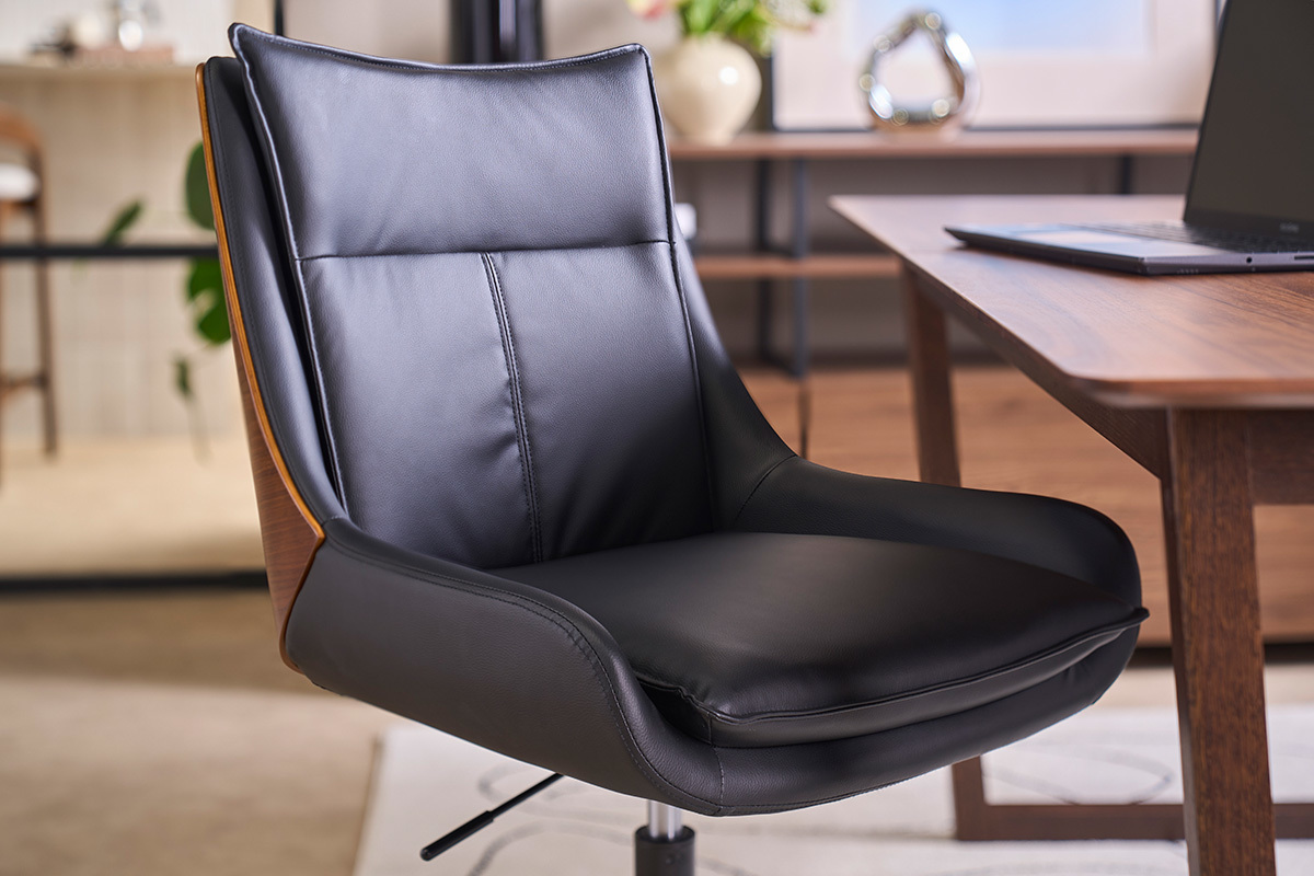 Silla de oficina con ruedas negra y madera oscura BLAISE