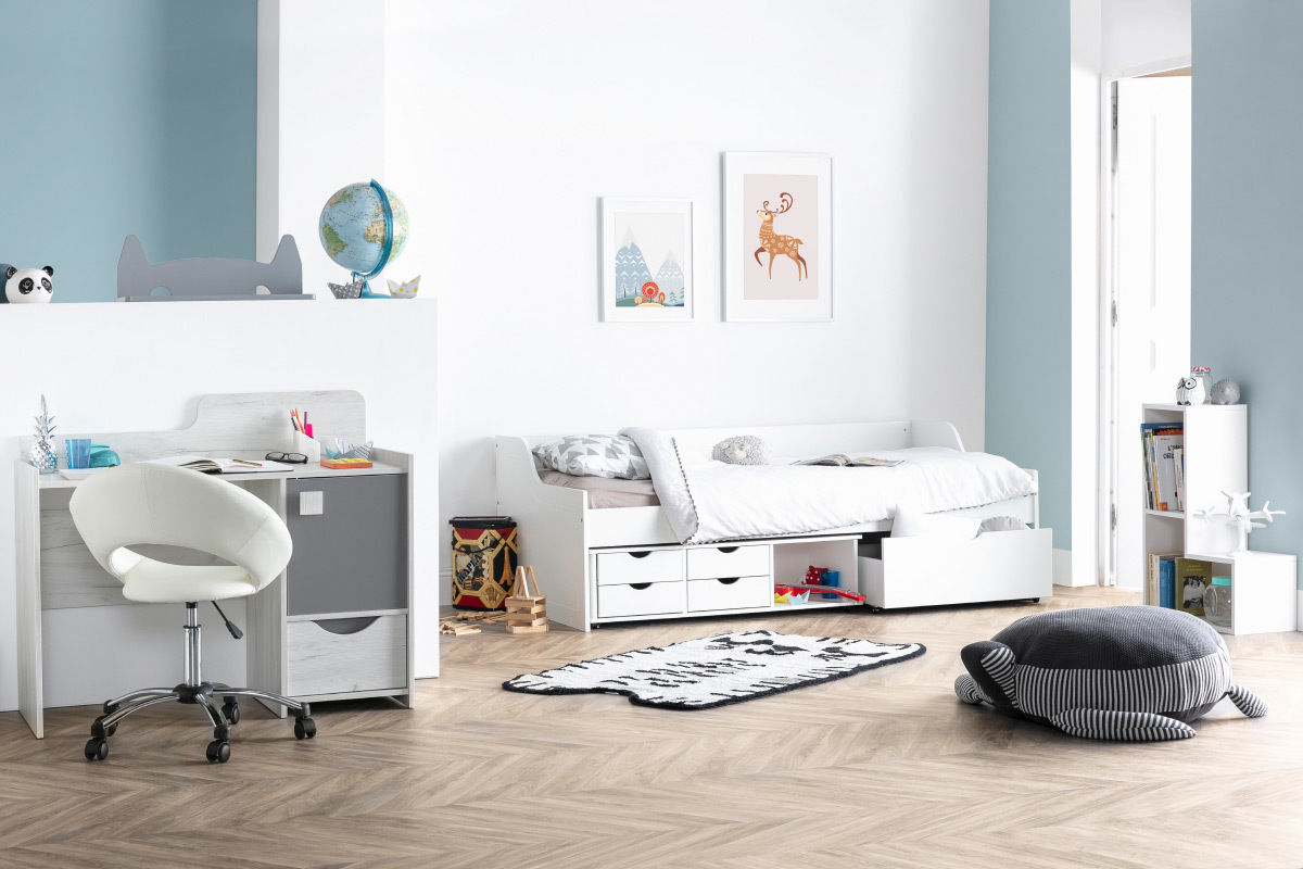 Silla de oficina de diseo blanca con ruedas PINTO