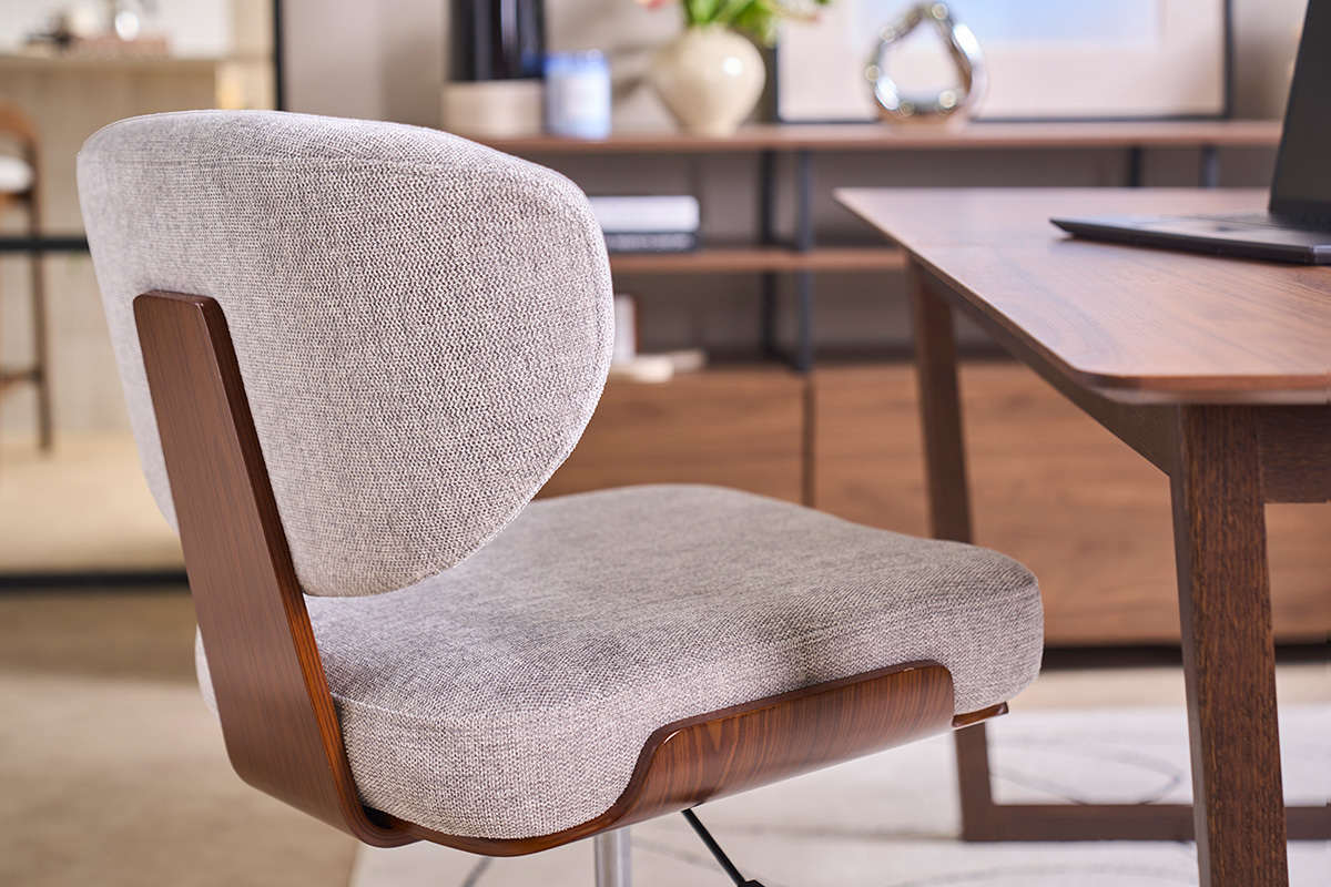 Silla de oficina de madera y tela de efecto terciopelo texturizado gris HANZ