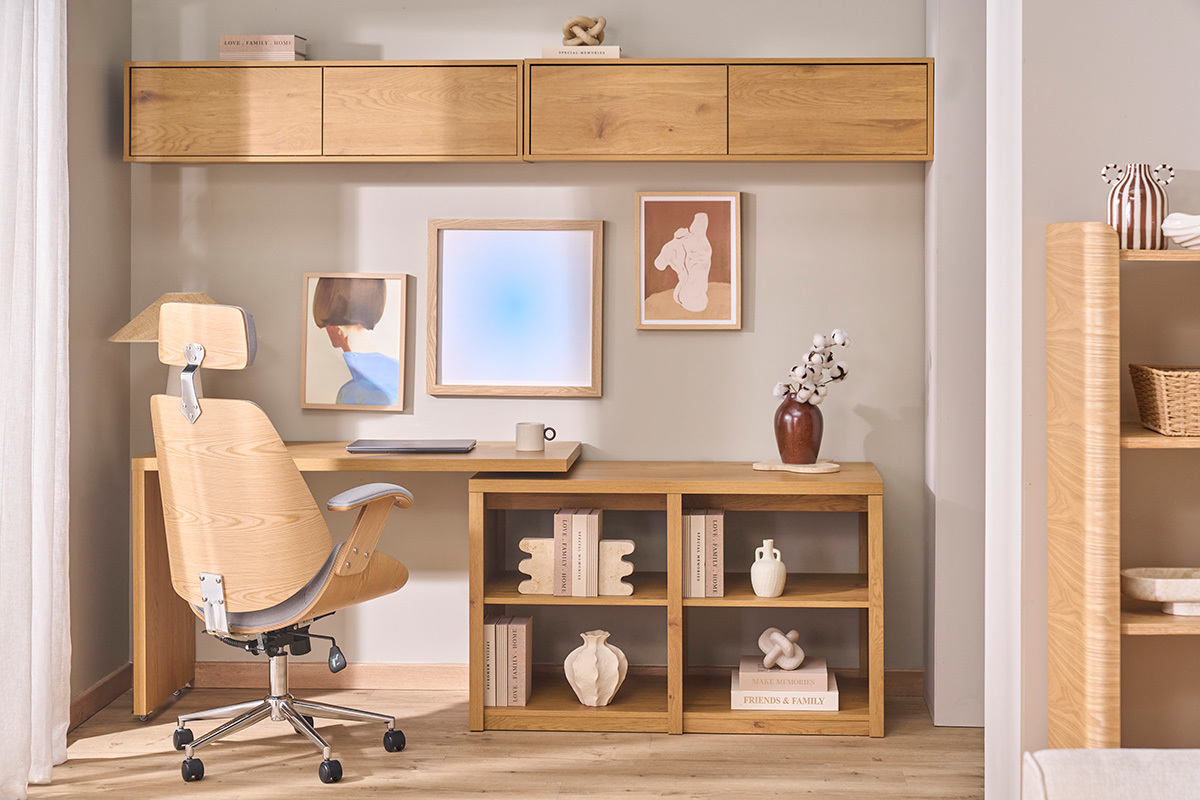 Silla de oficina ejecutiva de dise�o en tela gris, madera clara y acero cromado MUSK
