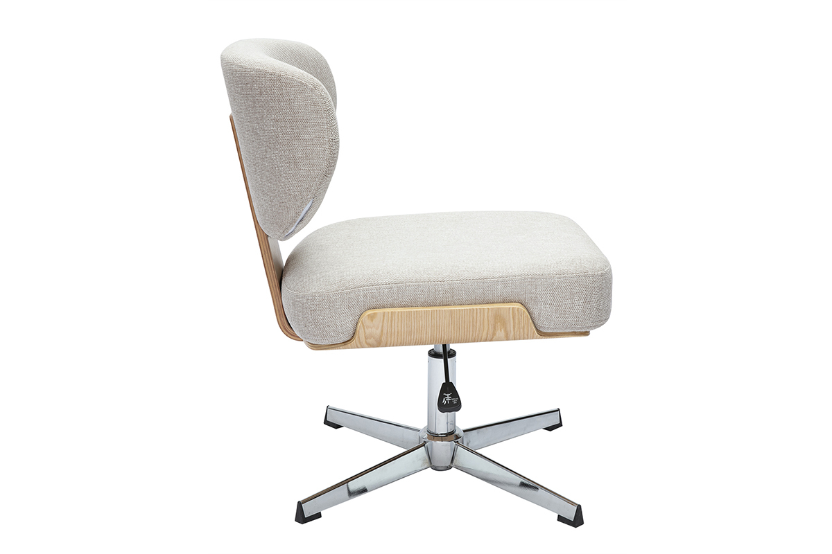 Silla de oficina beige, vista lateral, de tela efecto terciopelo con estructura de madera clara y base de metal.