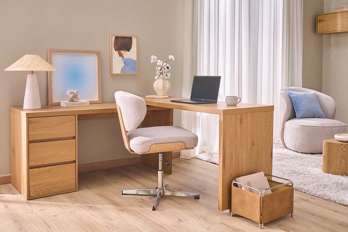 Silla de oficina en tela efecto terciopelo texturizado beige y madera clara roble HANZ
